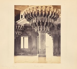 Fatehpur Sikri; figyelemre méltó oszlop a Diwan-i-Khas, vagyis a kihallgatási csarnok közepén alkotó: Samuel Bourne