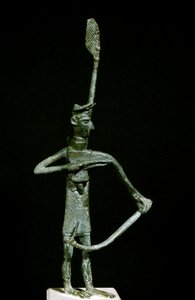 Nuragikus kultúra (nuraghi) Szardíniai: bronz íjász szobrocska. Kr.e. 8-7. Cagliari, Nemzeti Régészeti Múzeum, Szardínia, Olaszország