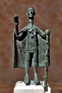 Nuragikus kultúra (nuraghi) Szardíniai: botot tartó, köpennyel letakart utazó bronz szobra. Kr.e. 8-7. Cagliari, Nemzeti Régészeti Múzeum, Szardínia, Olaszország