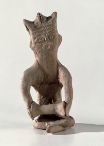 Keresztbe vetett lábú figura egy dobnak vélt tárggyal, Szusából, Iránból, Kr. u. 4-6. században (csont)