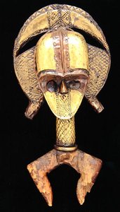 Ereklyetartó figura, Kota kultúra (fa, réz, sárgaréz és vas) alkotó: School African