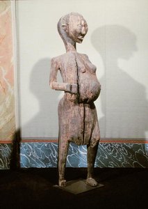 Terhes nő szobra (fa)