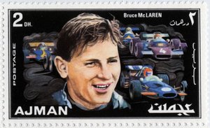 Arab Emírségek bélyegzője, amely Bruce Mclaren neozelandi autósofőrt (1937-1970) ábrázol alkotó: School Arabic