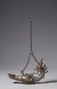 Griffinfejes fogantyús lámpa, 300-400 (bronz)