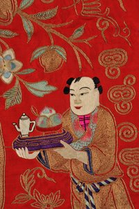 Teát hozó fiút ábrázoló hímzés (textil) (389561 részlet) alkotó: School Chinese