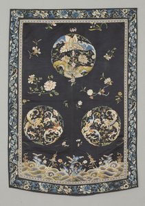 Függő, 1750-1800 körül (Selyem hímzéssel (szatén öltés), természetes és szintetikus színezékek) alkotó: School Chinese