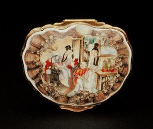 Kagyló formájú tubákdoboz fedele, Qianlong időszak (1736-95) 1760 körül (porcelán) (lásd még: 210139) alkotó: School Chinese