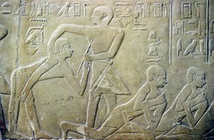 Ókori Egyiptom, Relief, Falusi vének kénytelenek beismerni hibás adóbevallásukat a hivatalnokoknak, Merereuka sírja, 6. din (fotó) alkotó: School Egyptian