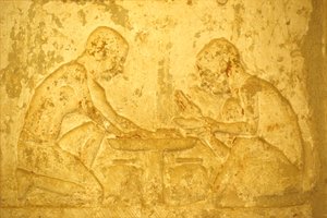 Ókori Egyiptom, Falfestmény, Petosiris sírja, Tuna el Gebel, Kr. e. 300, férfiak kenőcskészítő gyógyszereket készítenek (fotó) alkotó: School Egyptian