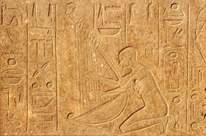 Ókori Egyiptom, Falfestmény/faragás, Hárfás Hatshepsut fejével a hárfa tetején, Karnaki templom, Luxor alkotó: School Egyptian