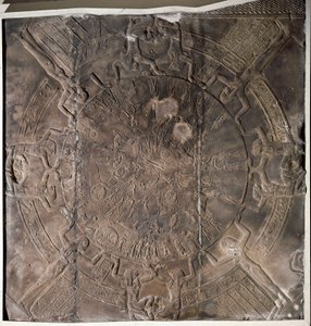 Egyiptomi antikvitás: "" Az állatöv"" Alacsony dombormű Ozirisz keleti kápolnájának mennyezetéről a denderai Hathor templomon. Ptolemaioszi korszak (Kr. e. 332-30) Párizs, Louvre Múzeum alkotó: School Egyptian