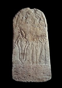 Egyiptomi antikvitás: egy tizenhat éves korában elhunyt fiatalember mészkőből készült temetési sztéléje. 1. vagy 2. században. Felirat görögül. Abydosból. Párizs, Louvre Múzeum alkotó: School Egyptian