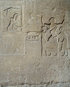 Egyiptomi ókor: dombormű Hormin mészkövében: I. Sethi bátorsága jutalmaként kiosztja a vitézség nyakörveit Horminnak, a király háremének fején. 19. dinasztia (Kr. e. 1295-1186). Párizsi Louvre Múzeum alkotó: School Egyptian