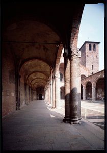 Kilátás a Szent Ambrose (Saint Ambrose) templom (Basilica di Sant