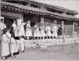 Bowmen a régi szöuli palotában, Korea, 19. század vége alkotó: School Korean