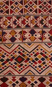 Részlet egy phaa sabairól, amelyet Tai Nuea vagy Tai Daeng takácsok készítettek Hua Phanból, Laoszból (textil)