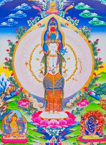 Ezer karú Avalokiteshvara, a tizenegy fejű Avalokiteshvara, ezer karral és 1022 szemmel ábrázoló kép, amely a végtelen együttérzést szimbolizálja (gouache a ruhán)