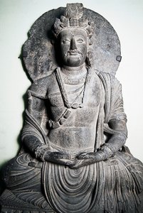 Buddhát ábrázoló kőszobor, Gandhara művészet, Pesavar, Pakisztán,