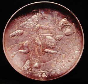 Oroszlánra vadászó királyi katonát ábrázoló tábla, 6-7. század (ezüst) alkotó: School Persian