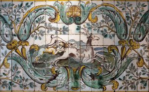 Szarvasra vadászó kutyák - Díszcserép panel részlete az egykori Praia palota vadászszobájából, a Belem, Lisszabon (Portugália) (Két kutya szarvasra vadászva - dekoratív panel az egykori Praia palota vadászszobájából, at Belem) – Musee natio