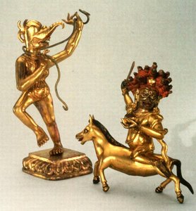 Makaravakitra és Sridevi (aranyozott bronz) alkotó: School Tibetan
