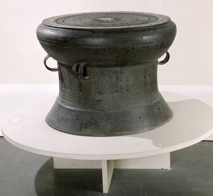 Dob, Dong Son stílusú, Kr.e. 2-1. század (bronz) (lásd még: 181009)
