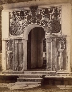A Nata Dewale Grounds bejárata, Kandy, c. 1880.