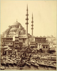 Santa Sophia mecset és halászhajók a Boszporusz partján, Isztambul, 1890 körül (f/w fotó) alkotó: Sebah and Joaillier