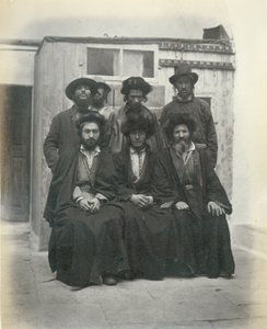 7 lengyel zsidó csoport a Mediterrane Hotel udvarán, Jeruzsálem, 1867