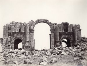 Hadrianus íve Jerash bejáratánál