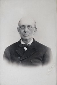 Konsztantyin Petrovics Pobjedonosztyev portréja 1827-1907, 1902