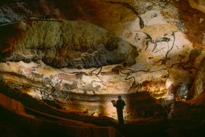 A Bikák csarnoka tömeges kalcitfalak a Lascaux-barlangban.