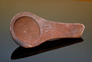 A Lascaux-lámpát, csiszolt homokkőből készült lámpát a Lascaux-barlangban találták.
