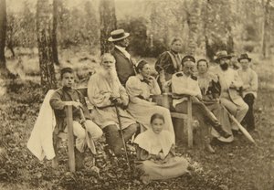 Lev Tolsztoj orosz író vendégeivel, Jasznaja Poljana, Tula közelében, Oroszország, 1895.