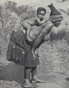 Kisbabáját a hátán cipelő nő, Dél-Afrika (f/w fotó)