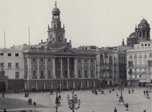 Cadiz: Plaza de Isabel II (f/w fotó)