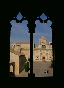 A kolostor belsejében lévő templom képe, 1161-ben kezdődött alkotó: Spanish School