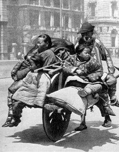 Kínai család egy kocsin, 1936.