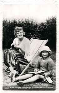 Gladys Cooper 1888-1971, angol színésznő, lányával, Joannal, 20. század elején.