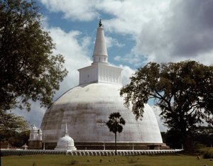 Kilátás a Ruwanwelisaya sztúpára alkotó: Sri Lankan School