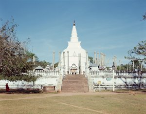 Kilátás a Thuparama Dagoba, Ruwanweli Seya alkotó: Sri Lankan School