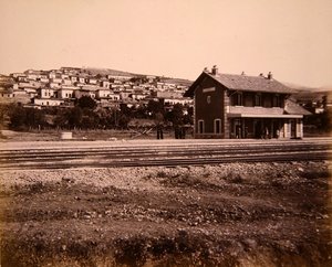 Állomásház és Mallakah falu a Bejrút és Damaszkusz közötti vasútvonalon (fotó) alkotó: Studio Bonfils