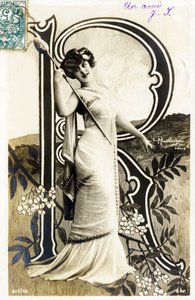 R: Gabrielle Robinne, francia színésznő, Comedie Francaise, Párizs - Ábécé képeslapon alkotó: Studio Reutlinger