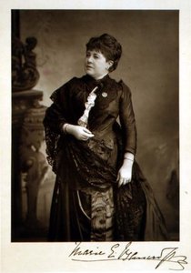Marie Effie Wilton Bancroft (1839-1921), színésznő és színházi menedzser, portréfotó (fekete-fehér fotó)