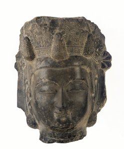 Bodhiszattva feje, 581-618 (sötétszürke mészkő)