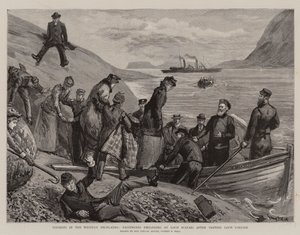 Turisták a Nyugati-fennsíkon, utasok a Loch Coruisk meglátogatása után a Loch Scavaignél szállnak be a hajóba.