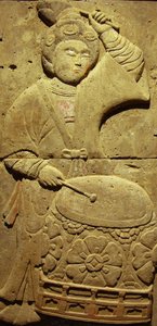 Terrakotta sztélét a Tang-dinasztia (618-907) zenészével fedeztek fel Shaanxi tartományban, a Steles Erdészeti Múzeumban Xianban. Fényképészet, Leonard de Selva, Kína, 2006. alkotó: Tang Dynasty Chinese School