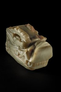 A Junkunc Jade Sárkányfej (jade) alkotó: Tang Dynasty Chinese School