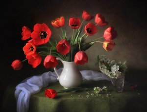 Élénkpiros tulipánok alkotó: Tatyana Skorokhod