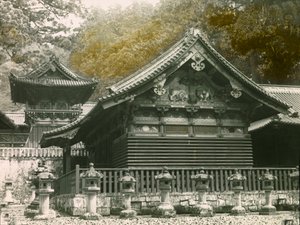 A Sanjinko nevű Tosho-Gu templom egy része Nikkóban, 1900 és 1915 között (fénykép). alkotó: Teijiro Takagi